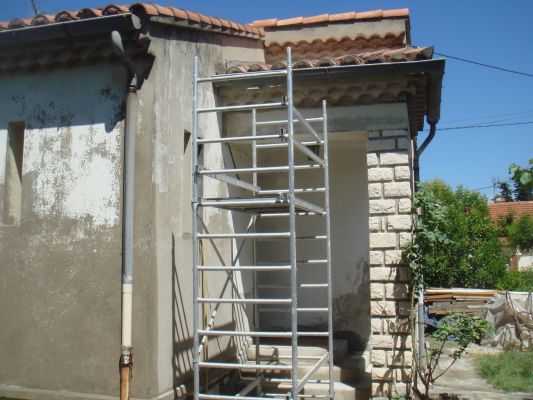Ravalement d'une façade à Marignane d'une maison de ville