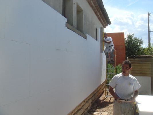 Isolation thermique par l’extérieur I.T.E., d'une maison à Marignane