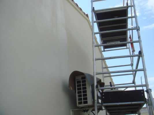 Ravalement d'une façade à Marignane d'une maison de ville