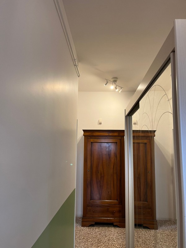 Peinture intérieure appliquée par nos peintres et dépose de papiers peints pour une villa à Sausset Les Pins