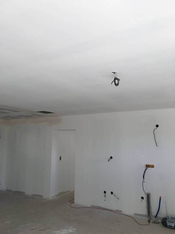 Peinture d'une maison neuve en acrylique décorative velouté sur la commune de Saint Maximin