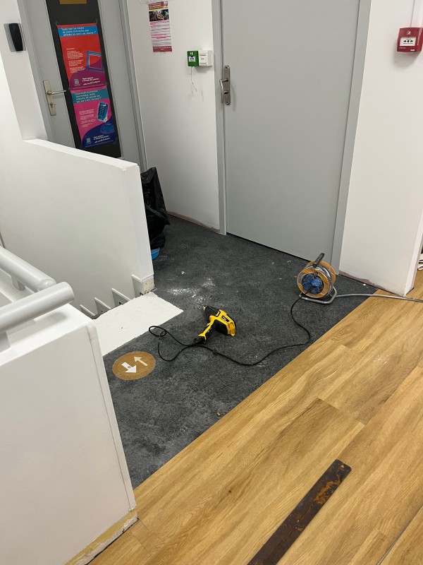 Pose de revêtement de sols en lames PVC Clippées à Carry le Rouet