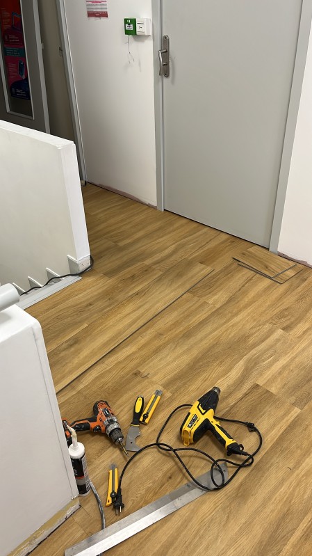 Pose de revêtement de sols en lames PVC Clippées à Carry le Rouet