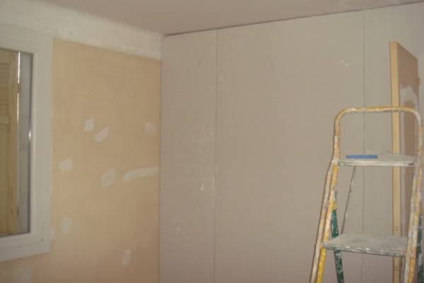 Isolation de murs périphériques à l'intérieur d'un appartement sur la commune de Marignane