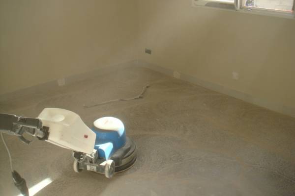 Pose de dalles PVC souples sur la commune de Gémenos