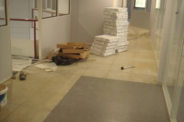 Pose de dalles PVC souples sur la commune de Gémenos