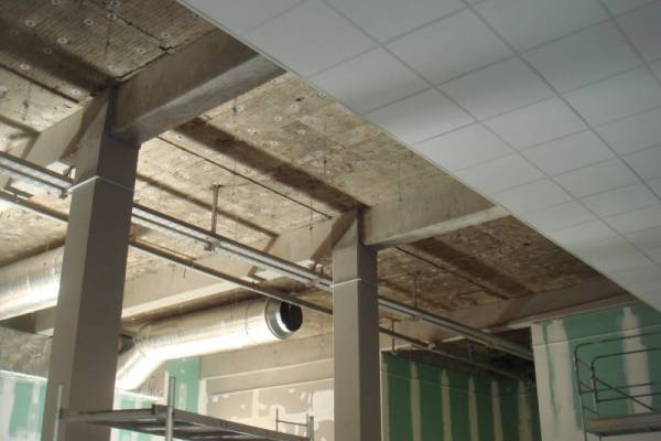 Pose de faux plafonds en dalles isolantes 600x600 sur la commune de La Ciotat