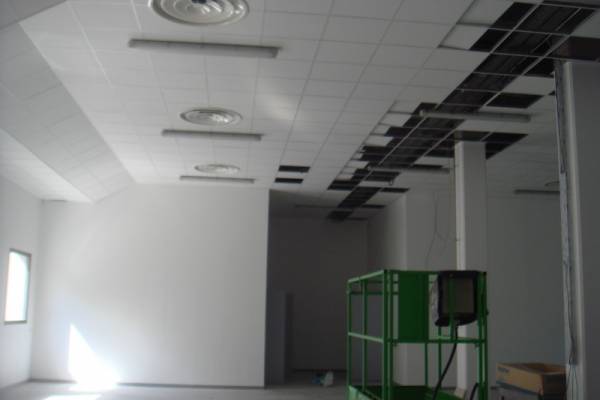 Pose de faux plafonds en dalles isolantes 600x600 sur la commune de La Ciotat