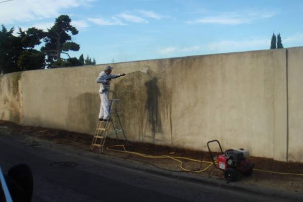 Ravalement d'une façade extérieure sur Marignane